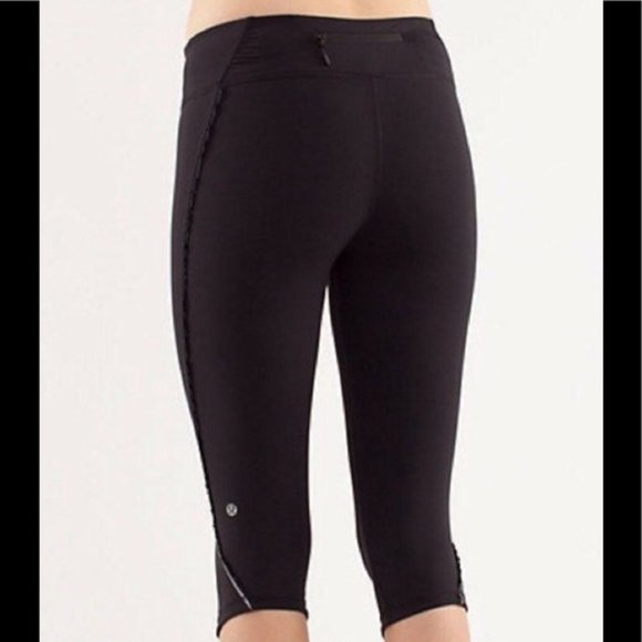 Lululemon Run Fast & Free Ruffle Crops - Picture 1 of 7